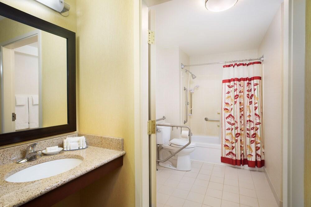 Courtyard By Marriott Ottawa Downtown Hotel Bagian luar foto